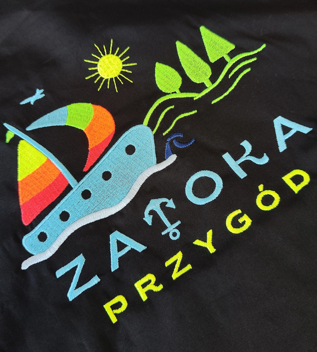 Haft na odzieży firmowej