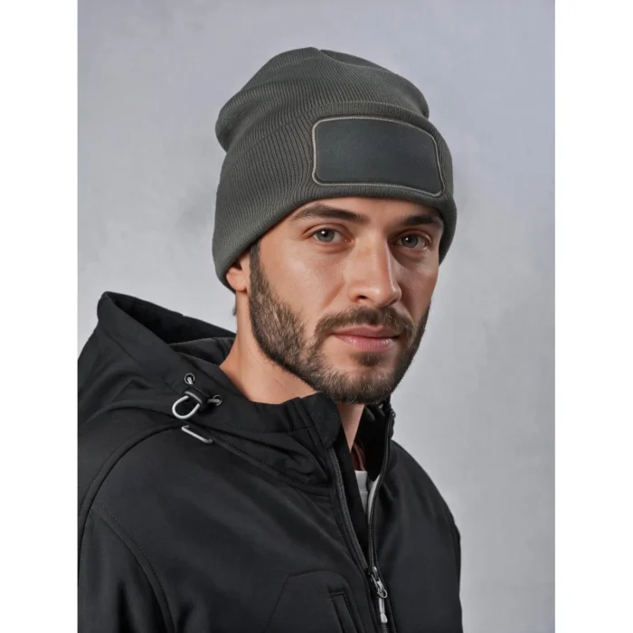 Czapka zimowa URBAN z naszywką do personalizacji ciemnoszara - obrazek 2
