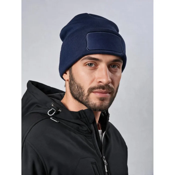 Czapka zimowa URBAN z naszywką do personalizacji granatowa - obrazek 2