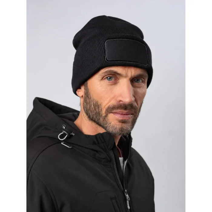 Czapka zimowa URBAN z naszywką do personalizacji czarna - obrazek 2